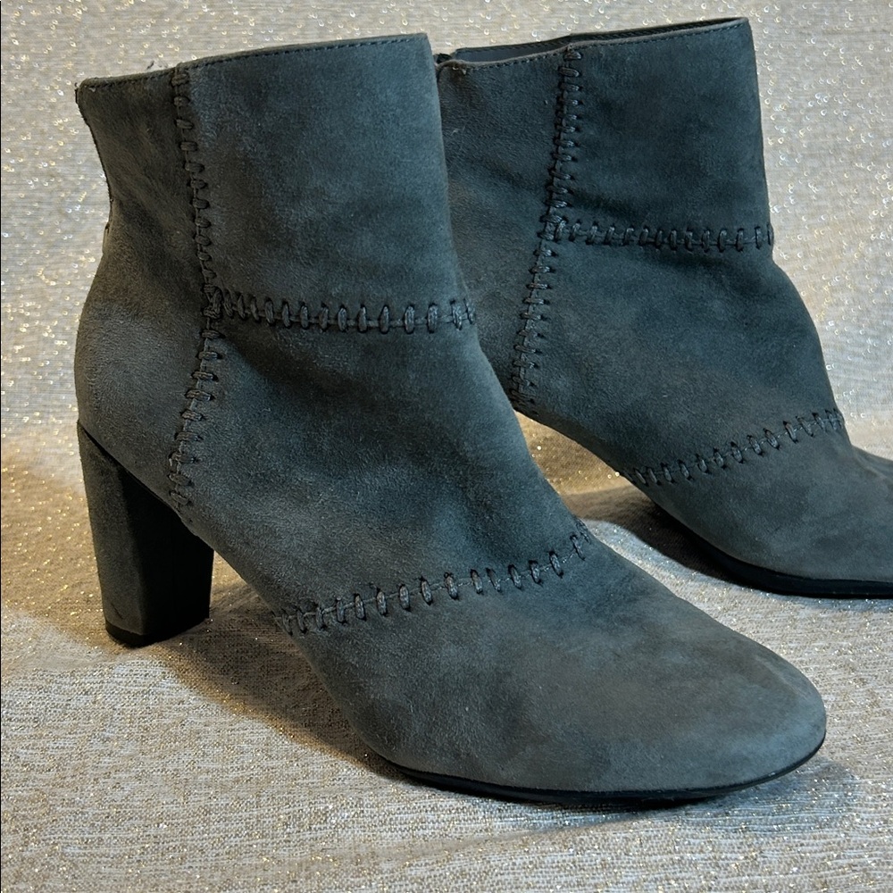 Aerosoles Gray Leather Ankle Boots Decorative Hand Stitching 3” Heel Size 6